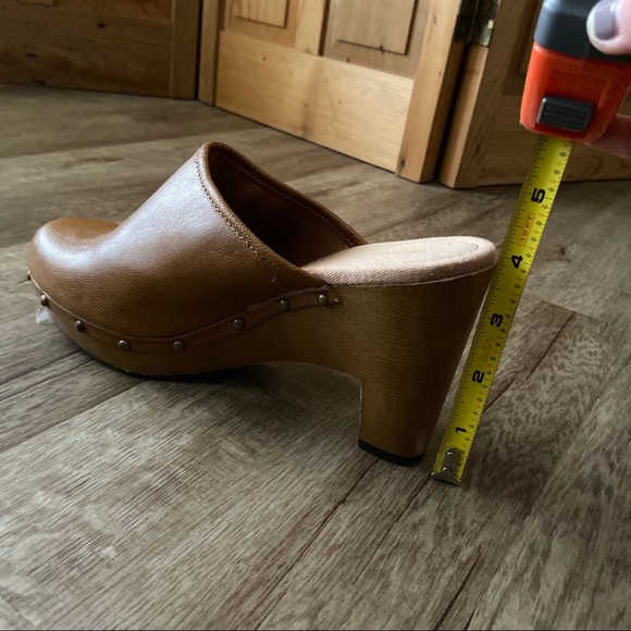 Old Navy Clogs - Picture 7 of 8